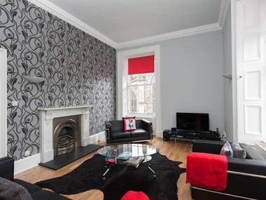 Parliament Sq apt 12 Royal Mile