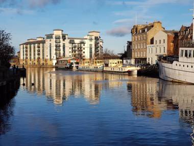 Edinburgh Constitution Apartments
