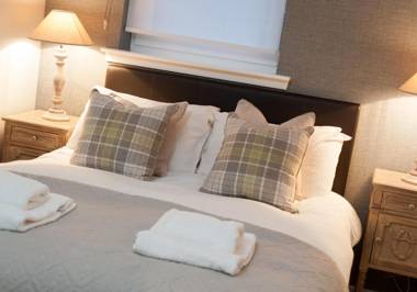 The Botanist Apartment Edinburgh Old Town 2 Bedroom Lift Parking previously The Parkgate Residence