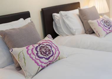 The Botanist Apartment Edinburgh Old Town 2 Bedroom Lift Parking previously The Parkgate Residence