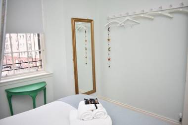 Bernard St - Bright and spacious 1 bed apartment at the Shore!