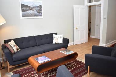 High Street - modern Scandi design apartment in the heart of the old town!