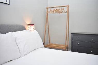 High Street - modern Scandi design apartment in the heart of the old town!