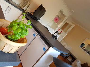 Clermiston Hill Apartment 