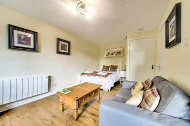 Stunning Studio Apartment Castle View