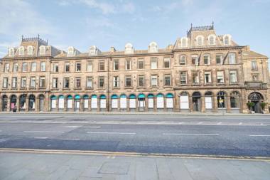 Sonder Royal Garden Apartments