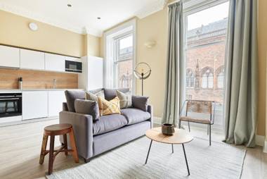 Sonder Royal Garden Apartments