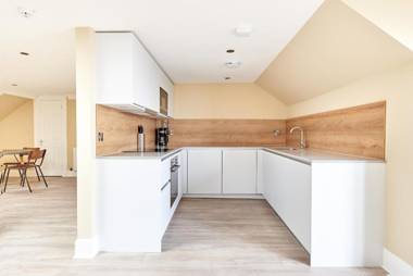 Sonder Royal Garden Apartments