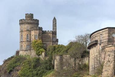 393 Old Tolbooth Wynd Apartment 3
