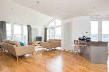 403 Portland Gardens Penthouse Apartment