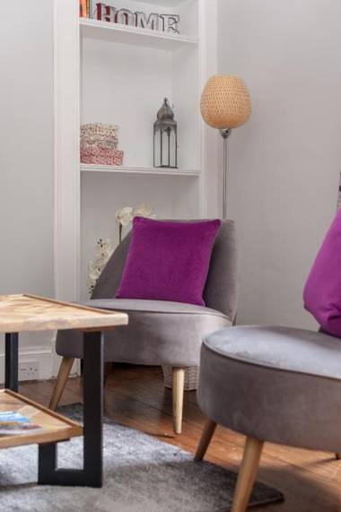 412 Lovely 2 bedroom apartment in Abbeyhill Colonies near Holyrood Park and Calton Hill