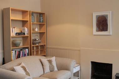 419 Luminous 2 bedroom apartment in the heart of Edinburgh's Old Town