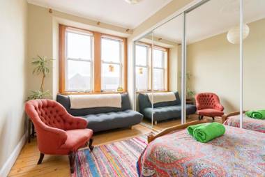 425 Quirky and charming 2 bedroom seaside apartment in Portobello
