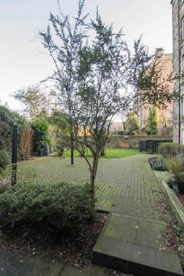 427 - Salmond Place Apartment