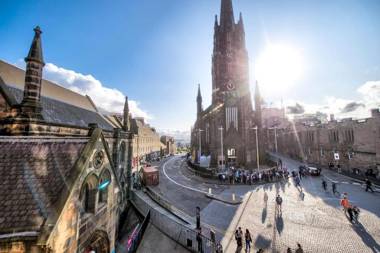 Upper Bow - Luxurious Modern 1BR Apartment near Castle