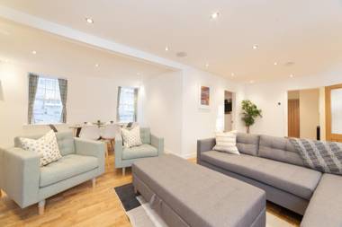 Queensferry Street Lane - Fantastic 2 BR City Centre Mews House with free secure parking!