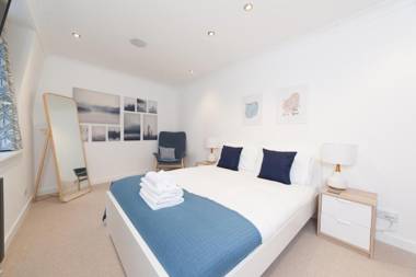 Queensferry Street Lane - Fantastic 2 BR City Centre Mews House with free secure parking!