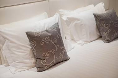 Edinburgh Castle Apartments