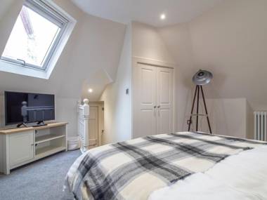 Luxury Royal Mile Apartment by the Castle - Sleeps 4