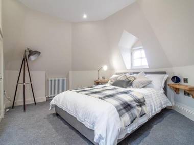 Luxury Royal Mile Apartment by the Castle - Sleeps 4