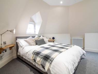 Luxury Royal Mile Apartment by the Castle - Sleeps 4