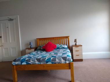 Lauriston Skylight Roomz