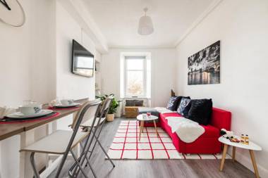 Lovely Modern Apartment at the Shore