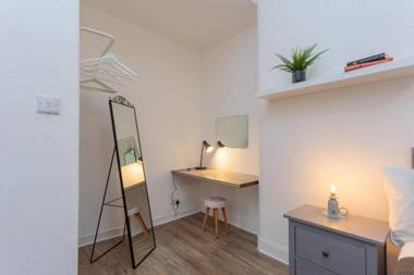 Stylish apartment at the edge of Meadows Park