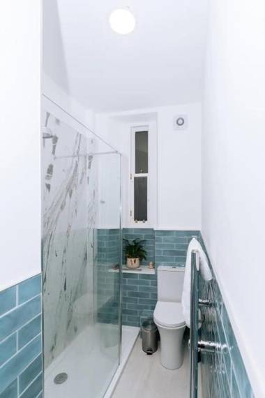 Spacious 3 Bedroom Flat in Edinburgh