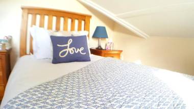 Schooner Point Guest House