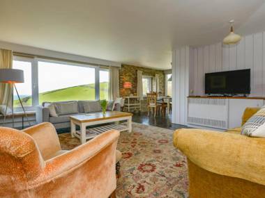 Ayrmer House Kingsbridge