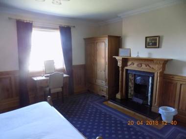 The Londesborough Arms bar with en-suite rooms