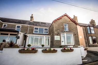 Waters Edge Holiday Apartments