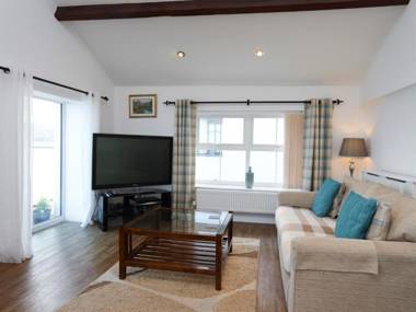 3 The Coach House - Penthouse Apartment