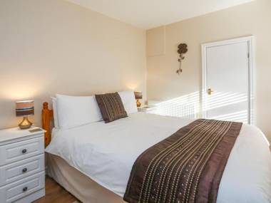 3 The Coach House - Penthouse Apartment