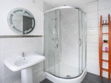 3 The Coach House - Penthouse Apartment