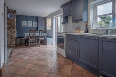 Angle Adventures - 4 Bedroom Cottage - Angle