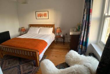 Frizenham Farmhouse B&B