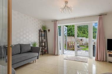 Parsonage Cottage- Peaceful Dog Friendly Cottage