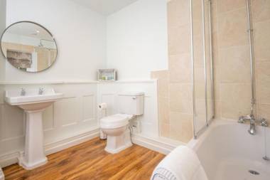 Rising Sun Pub Restaurant and Room