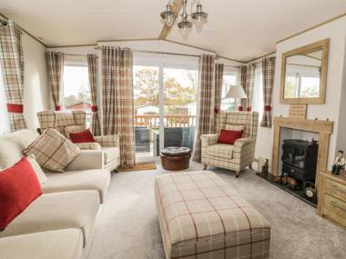 27 Lake View Norwich