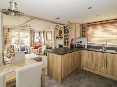 27 Lake View Norwich