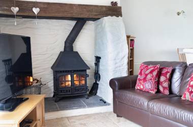 Berry Cottage - 4 Bedroom Pet-Friendly Cottage Sleeping 8