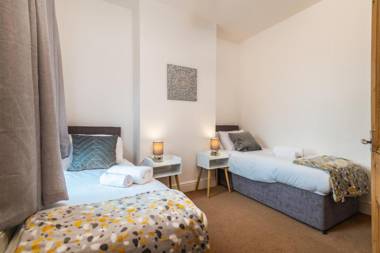 Exclusive Contractor & Leisure House by ComfyWorkers