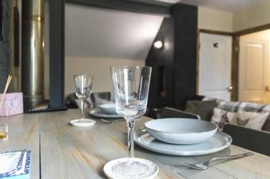 Holey Moley Lodge - 2 Bedroom - Llanteg - Pembrokeshire