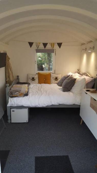 Little England Retreats - Cottage Yurt and Shepherd Huts