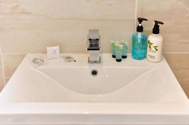 Just Stay Wales - Heatherslade House Southgate