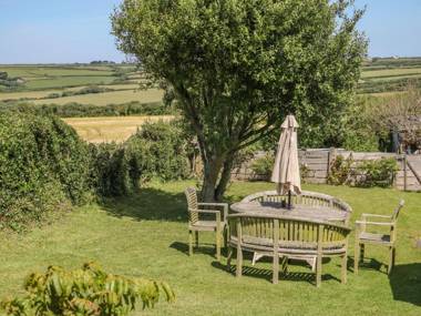 2 Menefreda Cottages