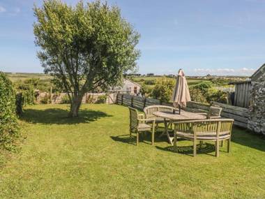 2 Menefreda Cottages