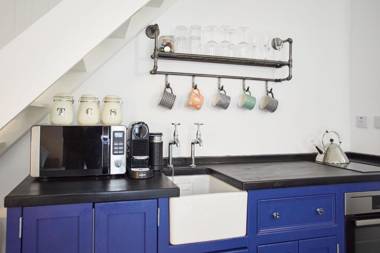 Host & Stay - Harbour Cottage